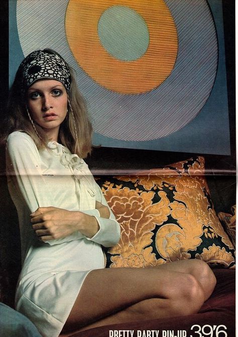 Discovered by Fernanda Cavalcanti. Find images and videos about 60s, sixties and twiggy on We Heart It - the app to get lost in what you love. Orange Filter, Mick Taylor, 60s Aesthetic, Twiggy Fashion, 60s 70s Fashion, 60s And 70s Fashion, Lauren Hutton, Seventies Fashion, Swinging Sixties