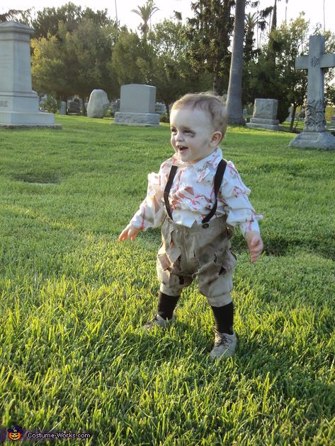 Zombie Baby Costume - Halloween Costume Contest via @costumeworks Zombie Baby, Baby Zombie, Sibling Costume, Cute Zombie, Baby Kostüm, Costume Works, Diy Kostüm, Zombie Costume, Homemade Costumes