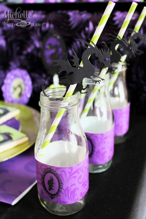 Michelle's Party Plan-It Maleficent Dessert Table Maleficent Party Ideas, Maleficent Birthday Party, Glitter Cake Pops, Sleeping Beauty Birthday Party, Descendants Party Ideas Birthdays, Villain Party, Maleficent Party, Disney Villain Party, Sleeping Beauty Party