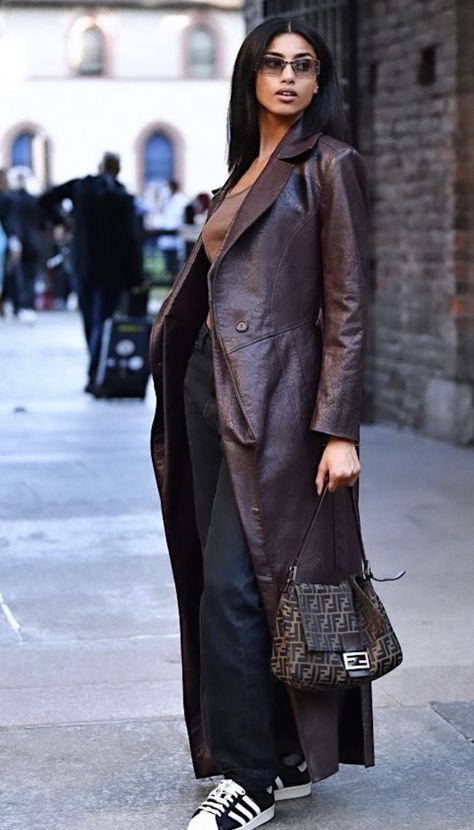 Research Aesthetic, Fall Trench Coat, Leather Coat Outfit, Fall Outfits Streetwear, Fall Trench, Trench Coat Fall, Trench Coat Outfit, Fall Trend, Long Leather Coat