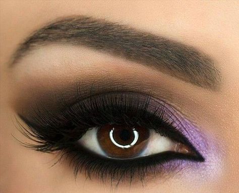 Makeup Art | Sara Irfan Carnaval Make-up, Smink Inspiration, Makijaż Smokey Eye, Purple Eyeshadow, Black Makeup, Makeup Hacks, Makeup Goals, Makeup Designs, Smokey Eye Makeup