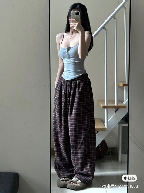 Plaid Pants Women, Bad Fashion, Image Swag, Streetwear Casual, Swaggy Outfits, Mode Inspo, Plaid Pants, Really Cute Outfits, Pants Women