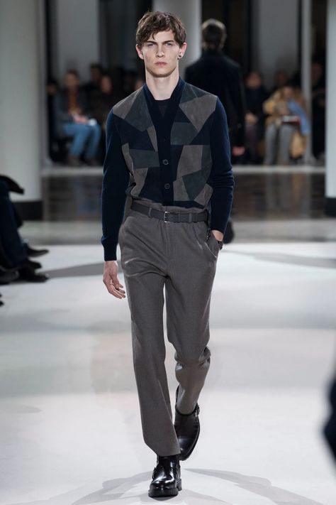 Hermès Fall 2017 Menswear Collection | Vogue Teen Boy Outfits, Textured Jacket, Hermes Men, Mens Winter Fashion, Fashion Winter, Mens Fashion Trends, Fall 2017, Vogue Paris, Stylish Fashion