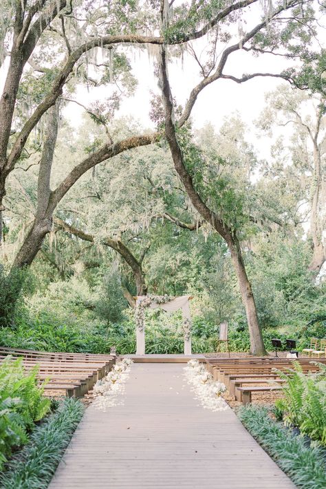 Elegant twist on a Florida ranch wedding via Magnolia Rouge Outdoor Wedding Florida, Central Florida Wedding Venues, South Florida Wedding Venues, European Wedding Venue, Wedding Venues Florida, Elegant Rustic Wedding, Wedding Venues In Florida, Ranch Wedding Venue, Wedding Florida