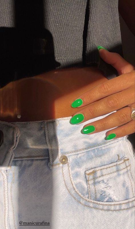 Preppy Green Nails, Kelly Green Nail Ideas, Bright Green Almond Nails, 2 Different Color Nails On Each Hand, Kelly Green Nails, Bright Green Nails, Summer Green Nails, Lime Nails, Fruit Nail Designs