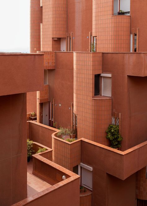 Architecture Aesthetic, Ricardo Bofill, House Architecture, Classical Architecture, Architecture Exterior, Apartment Inspiration, Brutalism, Minimalist Interior, Apartment Building