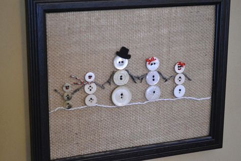 Snowman family button artwork…. omg so cute w black buttons for the dog and grey for the cat Diy Christmas Craft Ideas, Christmas Craft Ideas, Snowman Family, Burlap Crafts, Snowman Crafts, Button Art, Button Crafts, Winter Crafts, Homemade Christmas