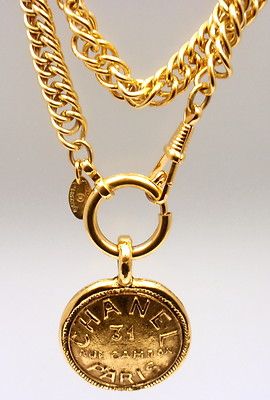 CHANEL VINTAGE FRENCH COUTURE CHUNKY "RUE CAMBON" GOLD TONE NECKLACE French Necklace, French Couture, Black Gold Jewelry, Chanel Vintage, Chanel Jewelry, Gold Coin, Big News, Coin Jewelry, Gold Tone Necklace