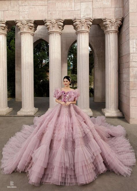 Korean Ball Gown, Debut Gowns 18th, Debut Gown, Ulzzang Beauty, Quince Photoshoot, Runway Fashion Dresses, Pretty Barbie, Debut Gowns, Debut Dresses