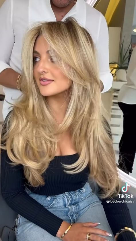 Blonde Bouncy Hair, Layered Hair Long Bangs, Volumous Blowout Hair, Layered Hair Curled, Big Blowout, Big Volume Blowout, Volume Blowout Long Hair, Prom Blowout Hairstyles, Bouncy Haircut