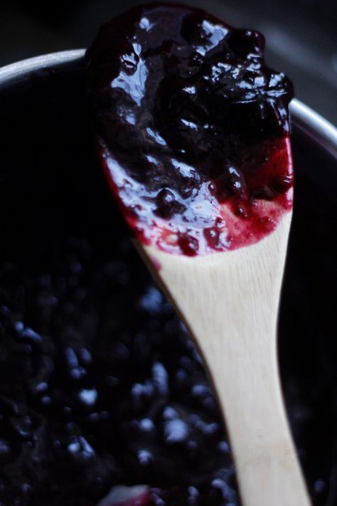 Blueberry Compote Recipe, Blueberry Reduction, Bistro Ideas, Instant Pot Yogurt, Compote Recipe, Anti Oxidant Foods, Blueberry Compote, Blueberry Juice, Fruit Compote