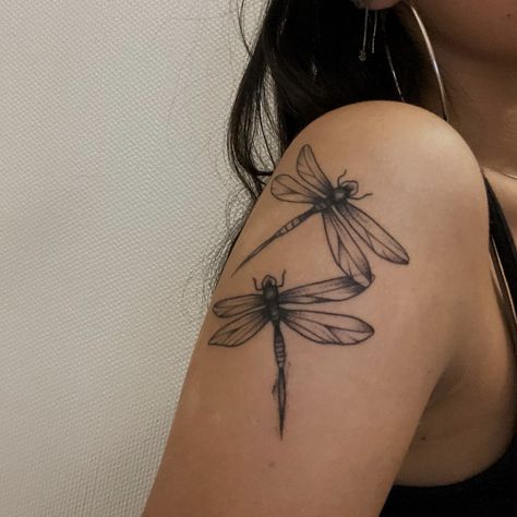 Tattoo Over Scar, Insect Tattoo, Tattoo Shoulder, Bug Tattoo, Flower Tattoo Shoulder, Belly Jewelry, Spine Tattoos, Cool Tattoo, Simplistic Tattoos