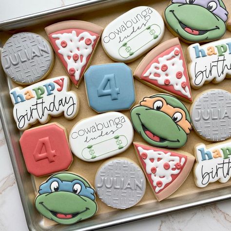 Cowabunga dude!! If character cookies must be done- these are the ones I want to do!! Teenage Mutant Ninja Turtles cookies are always fun… | Instagram Ninja Turtle Macarons, Ninja Turtle Birthday Cookies, Threenage Mutant Ninja Turtles, Ninja Turtle Birthday Games, Ninja Turtles Birthday Party Ideas Girl, Ninja Turtle 5th Birthday, Tmnt Party Food, Turtles Cookies, Teenage Mutant Ninja Turtle Cookies