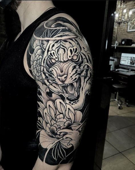 Japanese Tiger Tattoo Design, Arm Tattoos Tiger, Flower Neck Tattoo, Koi Dragon Tattoo, Tiger Head Tattoo, Japanese Tiger Tattoo, Tiger Tattoo Sleeve, Ronin Samurai, Tattoo Japanese Style