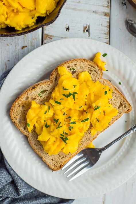 Make-Ahead Scrambled Eggs {Scrambled Eggs For a Crowd} Scrambled Eggs For A Crowd, Vegetarian Recipes Easy Quick, Quick Clean Eating Recipes, Clean Eating Crock Pot Recipes, Vegan Breakfast Recipes Easy, Easy Crockpot Recipes Healthy, Canning And Preserving, Chicken Recipes Easy Quick, Clean Eating Vegetarian Recipes