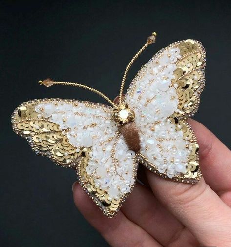 Gold Work Embroidery, Embroidery Fashion Detail, Embroidered Butterfly, Embroidered Blouse Designs, Embroidery Designs Fashion, Bead Embroidery Jewelry, Bead Stitching, Embroidery Jewelry, Gold Work