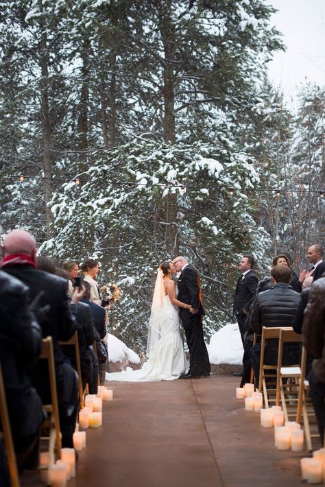 Engaged? 6 Reasons to Consider a Winter Wedding Winter Wedding Ceremony, Winter Mountain Wedding, Outdoor Winter Wedding, Winter Wedding Planning, Winter Wedding Venues, Winter Wedding Photos, Wedding Crashers, Winter Mountain, Winter Wedding Ideas