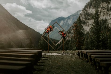 Tunnel Mountain Reservoir Banff Wedding - Flowers By Janie Chamonix Wedding, Diamond Wedding Arch, Plaas Troue, Wooden Wedding Arches, Alberta Wedding, Banff Wedding, Modern Wedding Venue, Banff Alberta, Wooden Arch