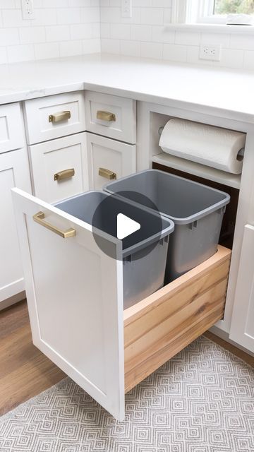 Big Kitchen Remodel, Recycling Cans, Kitchen Cabinets Storage Organizers, Storage Organization Ideas, Kitchen Set Cabinet, Kitchen Garbage, Renovation Kitchen, Modern Kitchen Design Black, Budget Kitchen