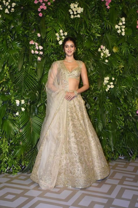 Ananya Pandey Lehenga, Natasha Dalal, Varun Sharma, Golden Lehenga, Ananya Pandey, Ananya Panday, Kriti Sanon, Karan Johar, Young Actresses