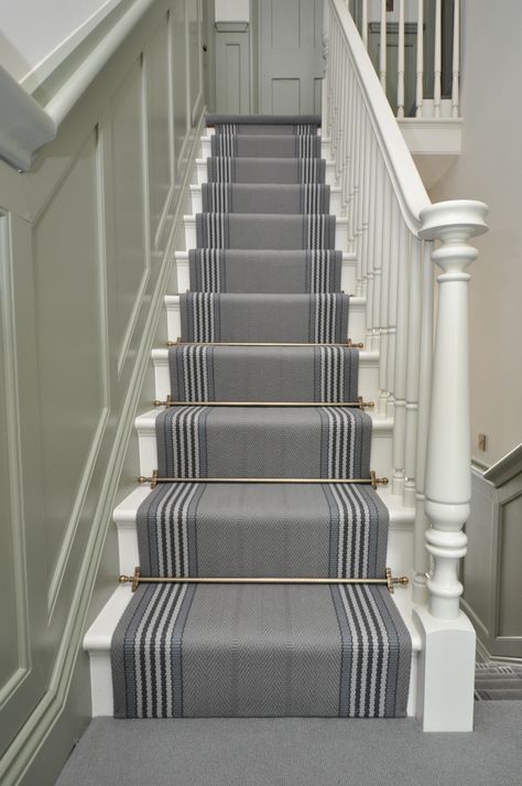 5-061 flatweave stair runners Off The Loom - Berwick 6 (65cm) flatweave stair runners with Bowloom co-ordinating wool carpet & Palace - Kensington - Antique Brass stair rods fitted in London. www.offtheloom.co.uk Brass Stair Rods, Staircase Carpet Runner, Stairway Carpet, Stairs Makeover Design, Carpet Staircase, Gray Stairs, Victorian Hallway, Painted Staircases, Staircase Runner