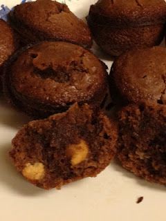 Simply Tasty: Brownie Bites with Reese's Chips Made in a Cake Pop Maker Cupcake Maker Recipes, Baby Cakes Maker, Babycakes Recipes, Babycakes Cake Pop Maker, Baby Cake Pops, Camp Snacks, Brownie Pops, Cake Pop Maker, Cupcake Maker