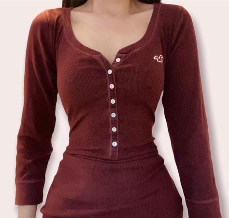 Hollister Henley Top Outfit, Henley Tops Aesthetic, Desired Body, Cute Fit, Stuff I Need, Henley Top, Cozy Outfit, Swaggy Outfits, Adriana Lima