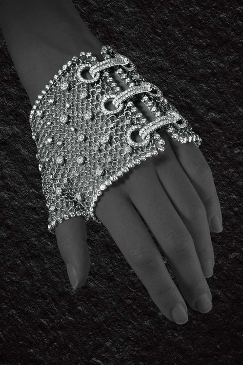 Madonna's white gold and diamond mesh glove by Jacob & Co. #gold #diamond Glamour Gloves, Texture Jewelry, Mesh Gloves, Fashion Gloves, Celebrity Jewelry, Hand Jewelry, Diamond Bracelets, Exquisite Jewelry, High Jewelry