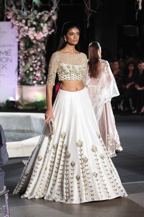 Manish Malhotra at Lakmé Fashion Week winter/festive 2016 - Page 7 | Vogue | Vogue India Lehenga Choli Designs, Designer Bridal Lehenga, Lehenga Style, Choli Designs, Salwar Kamiz, Vogue India, Ghagra Choli, Party Kleidung, Party Wear Lehenga