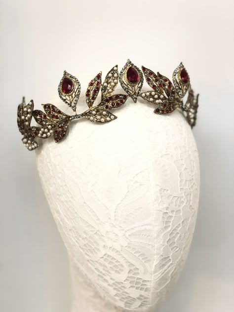 Targaryen Crown, Targaryen Jewelry, Rhaena Targaryen, Faberge Jewelry, Headpiece Jewelry, Royal Dresses, Crystal Tiaras, Turkish Jewelry, Royal Jewels