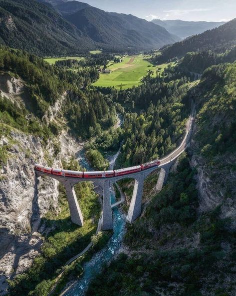 Swiss Trains! Switzerland Vacation, Landmark Hotel, Landscape Pictures, Civil Engineering, Travel Around The World, Travel Around, Beautiful World, Switzerland, Places To Go