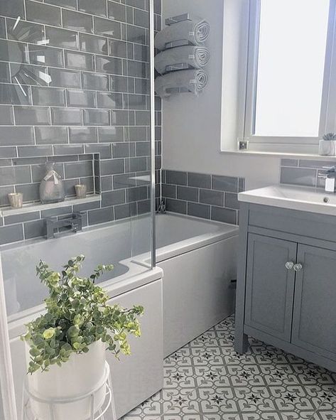 Budget Farmhouse, Colors Schemes, Small Bathroom Makeover, Small Bathroom Ideas On A Budget, Small Bathroom Ideas Modern, Tiny Bathrooms, Bathroom Decor Ideas, Bathroom Inspiration Decor, Small Bathroom Ideas