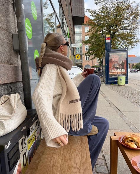 Scandinavian Outfit, Nyc Fits, Cold Fits, Autumn Fits, Scandinavian Fashion, Stockholm Fashion, Fall Fits, Winter Fits, How To Pose