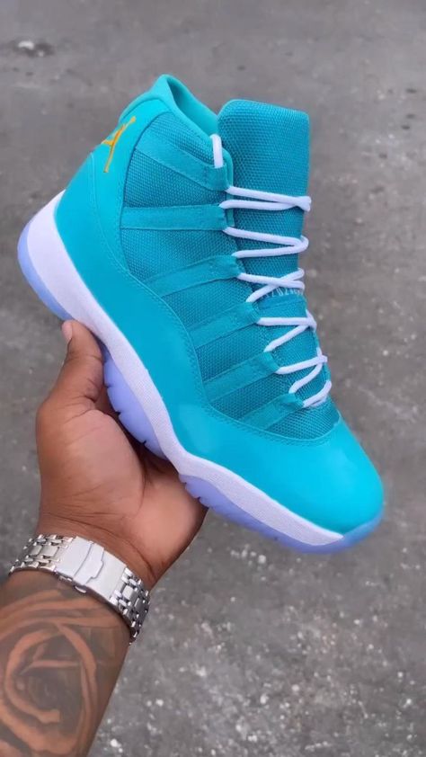 Jordan 11 Purple, Nike Shoes Blue, Nike Shoes Women Fashion, Nike Fashion Shoes, Jordan Shoes Girls, Pretty Shoes Sneakers, Kicks Shoes, Jordan Shoes Retro, All Nike Shoes