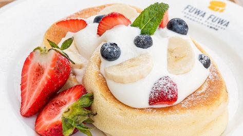 Making Your Own Fuwa Fuwa Japanese Souffle Pancakes at Home Fuwa Fuwa Pancake Recipe, Fuwafuwa Pancake, Pancake Aesthetic, Japanese Fluffy Pancakes, Japanese Souffle Pancakes, Japanese Pancake, Souffle Pancakes, Breakfast Board, Toronto Food