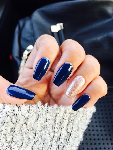 Blue and champagne nail colour Blue And Champagne Nails, Champagne Nails Acrylic Quince, Blue And Beige Nails, Bridesmaid Nails Acrylic, Champagne Nails Acrylic, Champagne Nails, Bridesmaids Nails, Dark Blue Nails, Navy And Copper