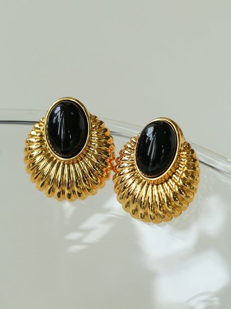 Carefully crafted to exude a sense of sophistication, each earring features a polished black onyx gemstone. The deep, rich hue of the onyx contrasts beautifully with its vintage-style setting, enhancing its natural beauty. Whether worn for a formal occasion or elevating an everyday look, these earrings are perfect for adding a touch of sophistication to any outfit. Metal: 18K Recycled Gold Plated On Brass/Recycled Sterling Silver Plated On Brass /925 Sterling Silver Ear Needle Gemstone: Black Onyx Earrings Length: 25mm Single Weight: 6g Luxury Gold Onyx Earrings, Onyx Silver Earrings, Elegant Onyx Earrings With Polished Finish, Luxury Onyx Earrings With Polished Finish, Black Onyx Earrings With Polished Finish, Black Onyx Earrings, Onyx Jewelry, Onyx Earrings, Onyx Gemstone