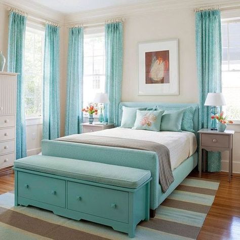 How To Decorate With Throw Pillows Idea Bilik Tidur, Cottage Style Bedrooms, Reka Bentuk Bilik Tidur, Beach Style Bedroom, Turquoise Room, Bedroom Turquoise, Hiasan Bilik Tidur, Teen Girl Bedroom, Girl Bedroom Decor