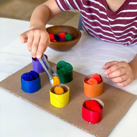 color matching activity with paper tubes and pom poms great for fine motor skills Teaching Colors To Toddlers, Teaching Toddlers Colors, Winter Science Experiments, Nanny Life, Hand Muscles, Easy Toddler Crafts, Rainbow Activities, Fine Motor Activities For Kids, Sorting Games