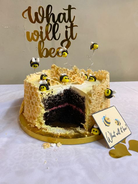 Gender Reveal Cake Aesthetic, Aesthetic Gender Reveal, What Will It Bee Cake, Bee Themed Gender Reveal, Themed Gender Reveal, What Will It Bee, Bee Cake, Bee Cakes, Cake Aesthetic