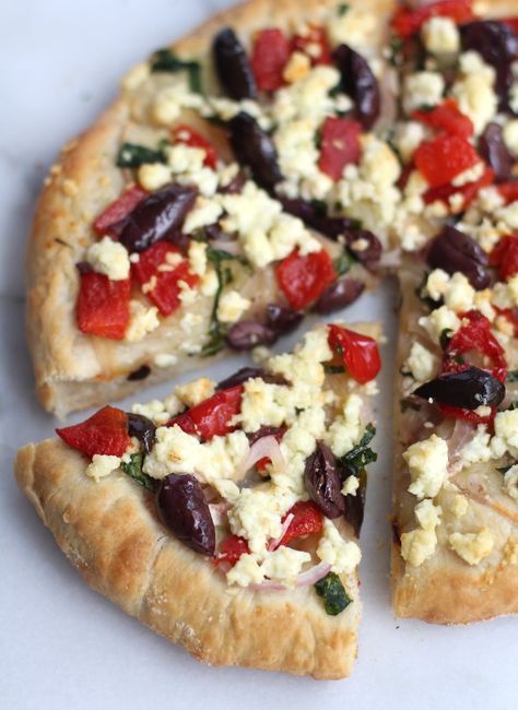 Greek Pizza with Feta, Spinach & Olives - need to try homemade pizza dough next time Greek Pizza Recipe, Mediterranean Pizza, Greek Pizza, Pizza Bread, A Pizza, Homemade Pizza, Greek Recipes, Freezer Meals, Mediterranean Recipes