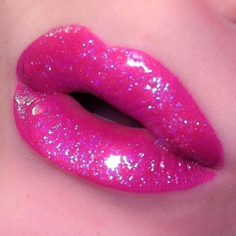 pink, Hot et lips image sur We Heart It Pink Glossy Lips, Pink Lipstick Makeup, Pink Lipgloss, Lips Painting, Best Lipstick Color, Hot Pink Lips, Dark Red Lips, Beautiful Lipstick, Sweet Lips