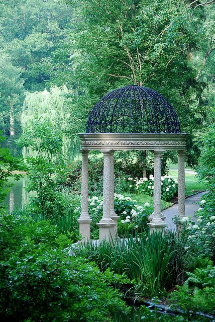 The #gazebo at Longwood Gardens (can I put this in my backyard?) Desain Lanskap, Longwood Gardens, Gazebo Pergola, Garden Gazebo, Garden Structures, Pretty Places, Shade Garden, Dream Garden, Secret Garden