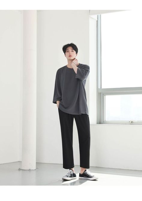 Minimal Korean Fashion Men, Korea Men Outfit, Korean Men Outfit Casual Summer, Asian Men Fashion Casual, Asian Mens Fashion, Travel Fashion Men, Korean Fashion Men Summer, Korea Summer Fashion, Minimalist Style Men