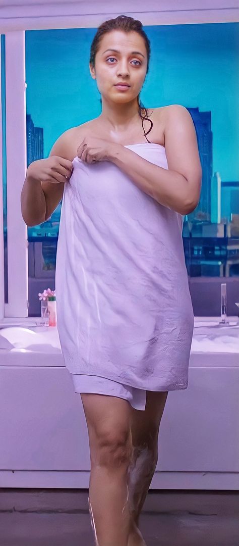 Actress With Towel, Trisha Hot Reaction, Trisha Hot, Trisha Actress, Trisha Photos, Trisha Krishnan, Hot Women Dress, South Actress, Actress Pics