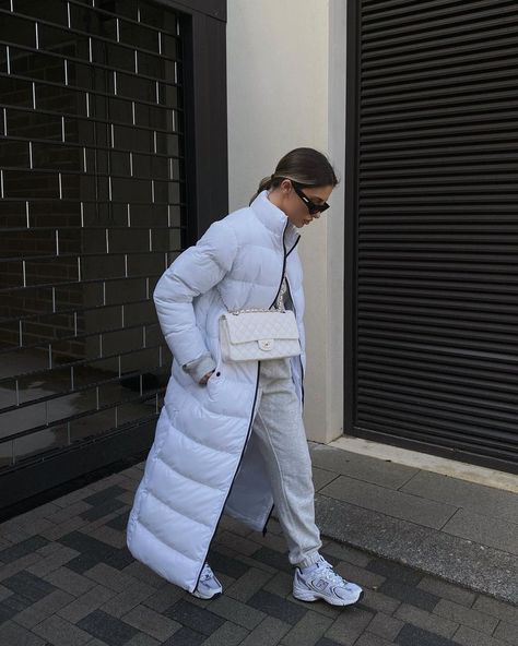 Tia Lineker, White Parka, Parka Outfit, Simply Fashion, Long Puffer, White Outfit, White Outfits, Winter Wear, Sport Fashion