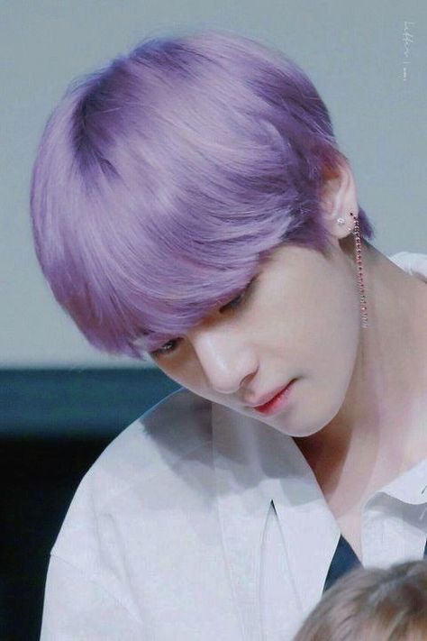 Taehyung Purple Hair, Taehyung Purple, V Of Bts, Kpop Hair Color, Bts Hair Colors, Light Purple Hair, Bts Hoodie, V Hair, Kpop Hair