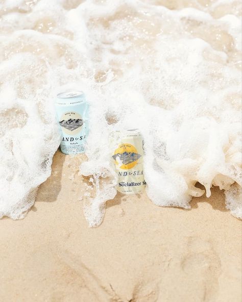 Beer Beach Photography, Beach Product Photography, Beer Images, Beach Clean Up, Beer Photography, Beer Advertising, Drinks Packaging Design, Soda Drinks, Beach Drinks