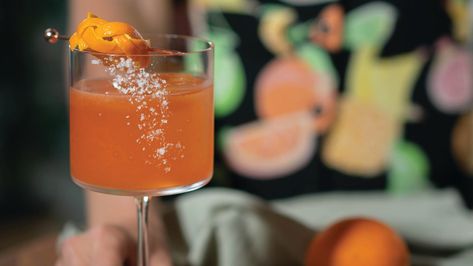 This Aperol Margarita is a great union of two amazing places: Italy and Mexico. Aperol Margarita, Aperol Cocktails, Aperol Drinks, Aperol Spritz Recipe, Alcoholic Treats, Italian Liqueur, Photo Opportunity, Fancy Cocktails, Drinks Alcohol Recipes