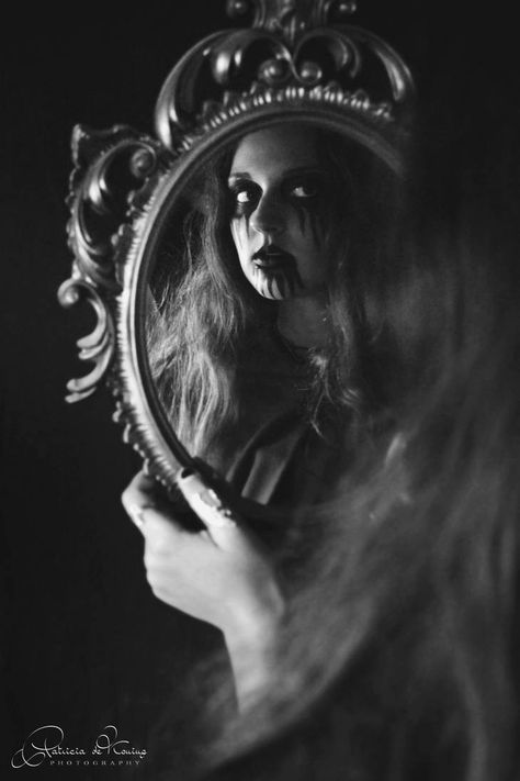 Fear Of Mirrors, Horror Mirror, Shattered Mirror, Haunted Forest, Aesthetic Picture, Mirror Pic, Hand Mirror, Shoot Inspiration, Arte Horror